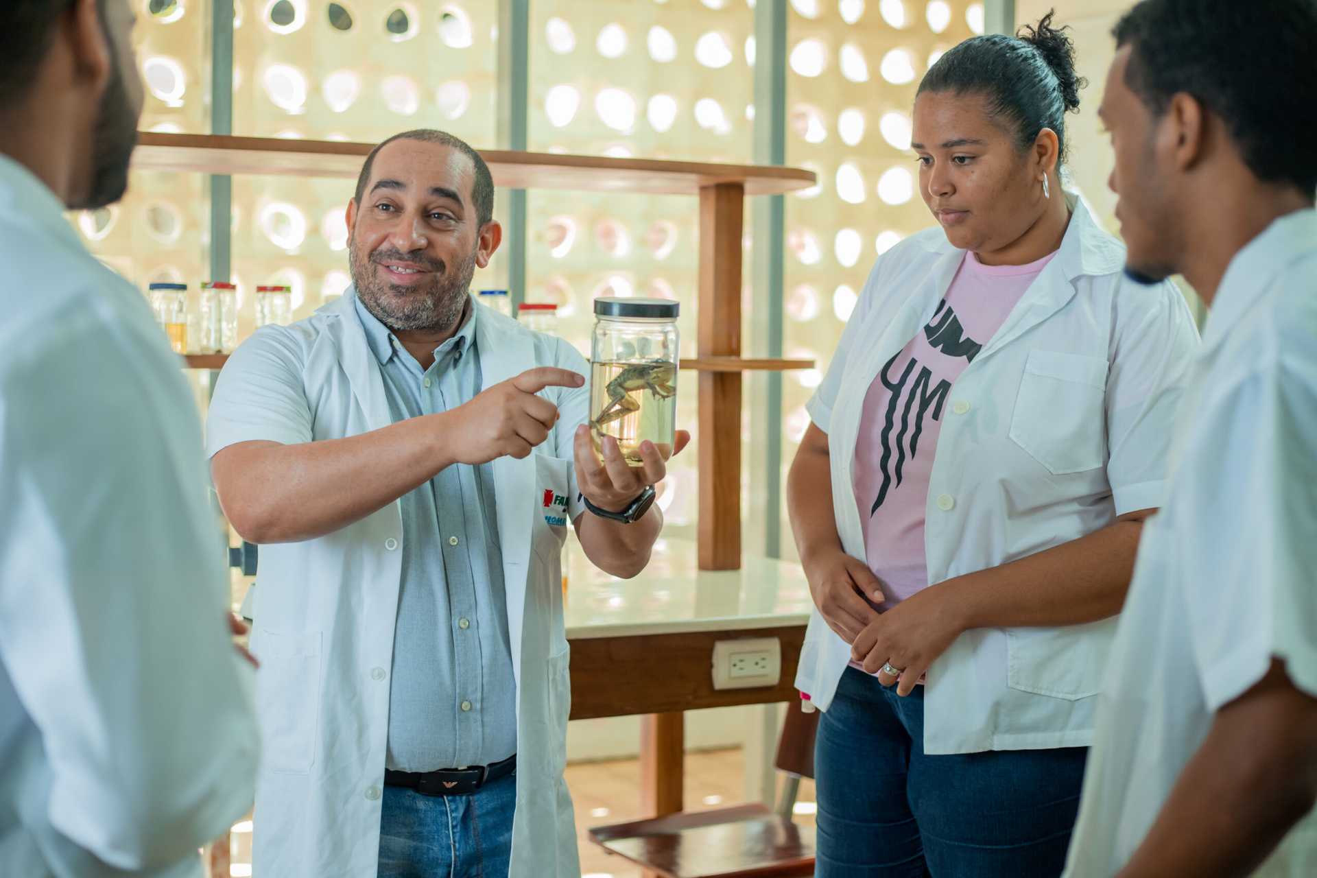 Licenciatura en Educación, Concentración Ciencias de la Naturaleza.