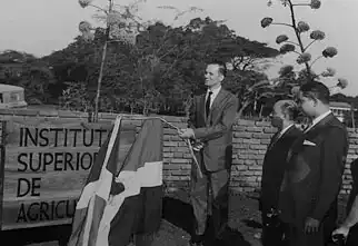 Primeras edificaciones de la institución